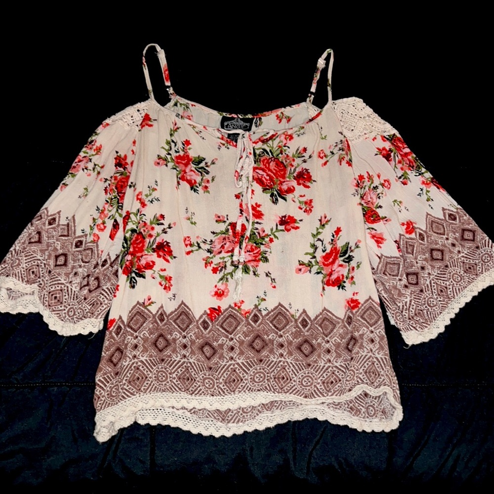 Women’s floral off shoulder blouse with adjustable straps